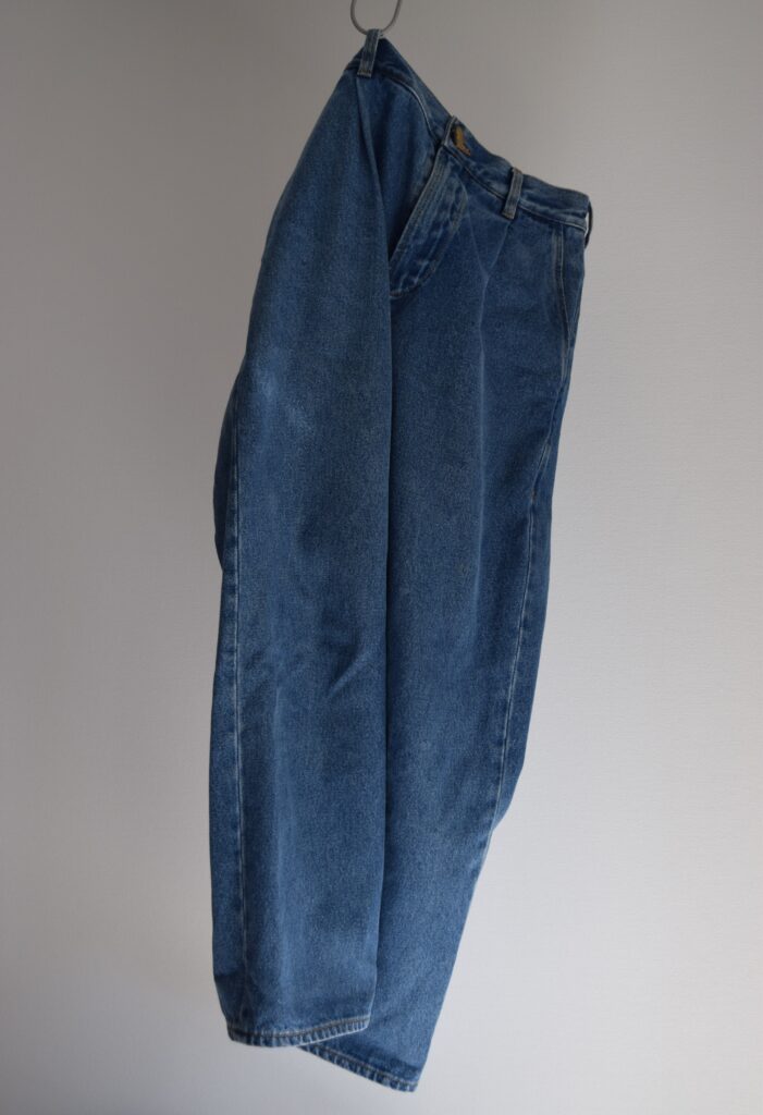 cristaseya クリスタセヤのデニム、BLEACHED DENIM PLEATED TROUSERS 